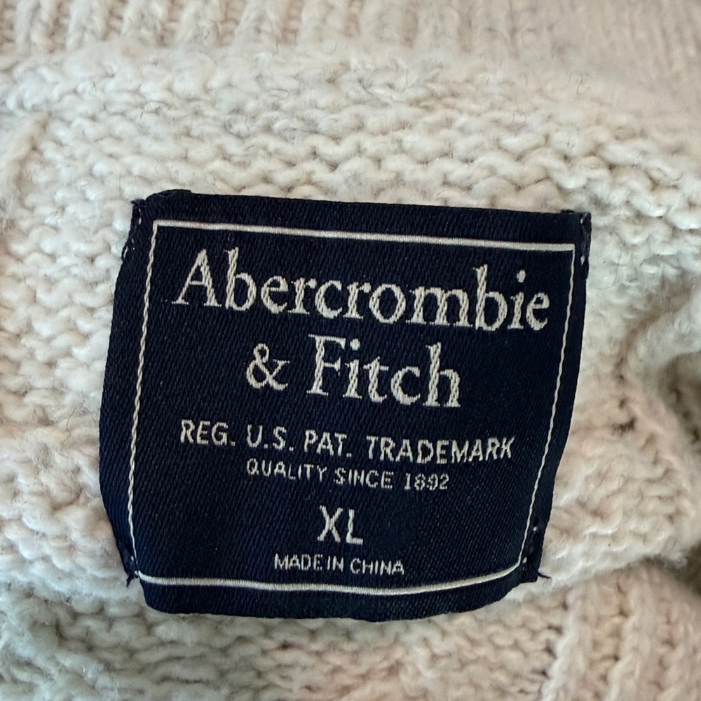 ABERCROMBIE AND FITCH off the shoulder cable knit sweater -XL - Picture 6 of 6